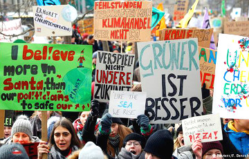 В Берлине тысячи школьников демонстрировали в защиту климата