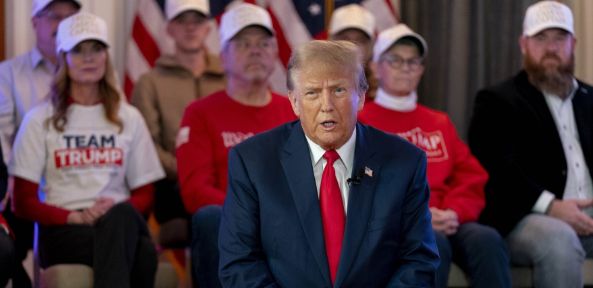 Трамп подтвердил переброску военно-морской группировки к Ирану