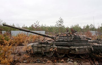 Московиты наварили канализационные люки на танк в качестве дополнительной брони