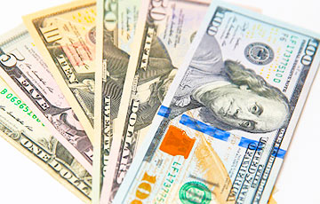 Доллар подскочил до максимума за 1,5 года на фоне расчетов по госдолгу США