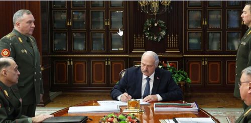Лукашенко подписал документы по охране границ и рассказал, чего пока не умеют делать беларусские военные