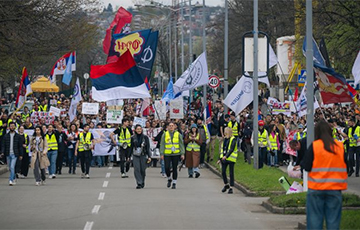 В Сербии вспыхнули масштабные протесты: произошли столкновения