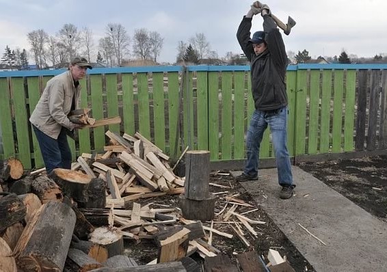 В Беларуси можно будет наколоть дрова и испечь пирог без регистрации ИП