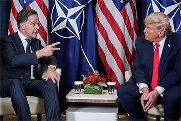 Трамп обсудит с генсеком НАТО выход США из альянса