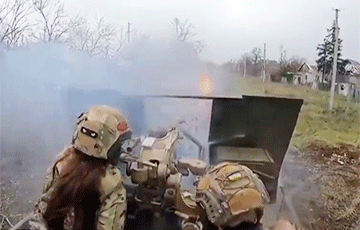 Украинские женщины из зенитной установки ЗУ-23-2 уничтожают московитских оккупантов