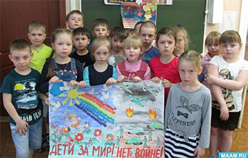 В РФ детский утренник с песней «Отмените войну» признали «дискредитацией армии»