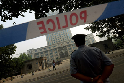 Китайского полицейского казнят за убийство беременной женщины
