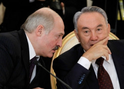 Лукашенко в Москве спорил с Назарбаевым