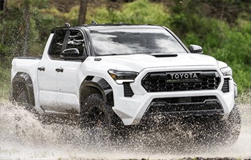 Toyota показала новый пикап на базе Land Cruiser