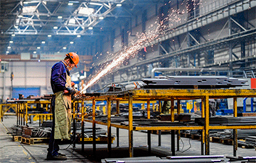В Беларуси падает выпуск обрабатывающей промышленности