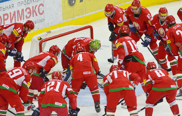 Белорусские хоккеисты отыгрались с 0:3, но уступили швейцарцам на юниорском ЧМ
