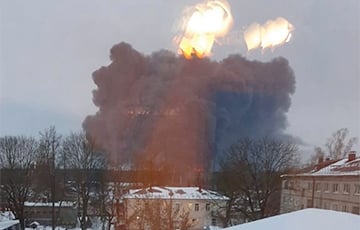 В Клинцах под Брянском, где до сих пор горит нефтебаза, раздались новые взрывы