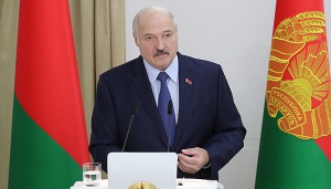 Лукашенко предложил чиновникам выходить из зоны комфорта