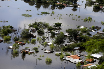 Более 160 тысяч человек эвакуированы из-за наводнения в Южной Америке