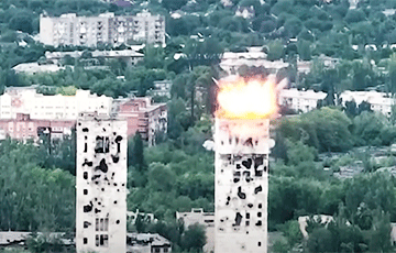 HIMARS разгромил московитскую технику на крыше «башен-близнецов» в Донецке