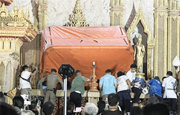Упал вниз головой: московит спрыгнул с главного буддийского храма в Таиланде
