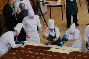 Итальянские шеф-повара приготовили самый длинный тирамису
