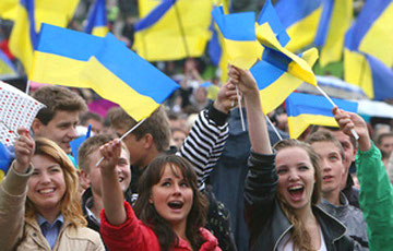 Пока украинцы делают политику и идут к свободе, мы - завидуем