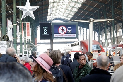 На вокзале в Париже задержали вооруженного ножом мужчину