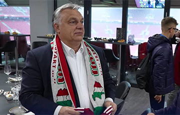 В МИД Украины из-за шарфа Орбана вызвали венгерского посла