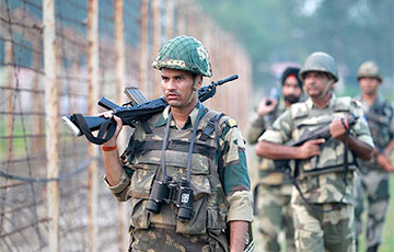 Индия хочет отменить особый статус Кашмира и направляет туда войска