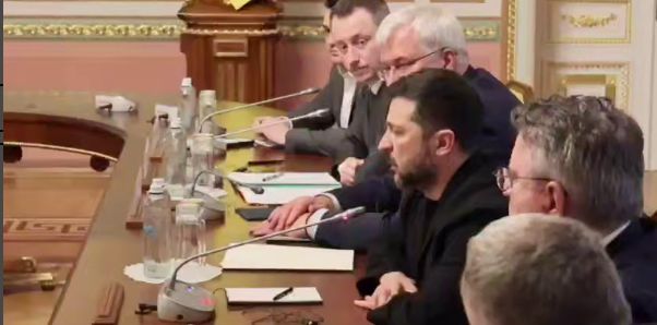Зеленский дал неделю на отвод беларусских войск от границ с Украиной