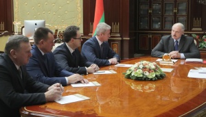 Лукашенко - новым помощникам: «Мужики, предстоит большая работа!»
