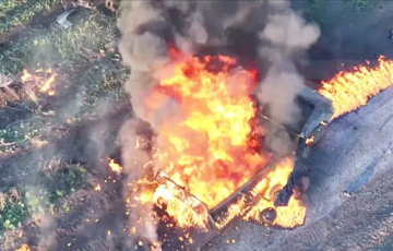 Эффектная детонация: украинские военные дроном уничтожили московитскую БМП