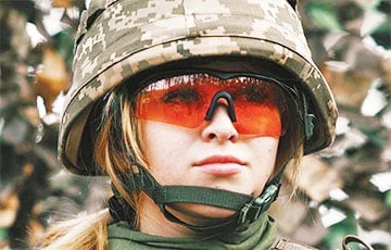 В Украине девушки впервые подписали «Контракт 18-24»