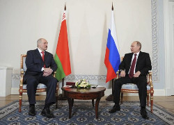 Лукашенко наградил Путина орденом Дружбы народов