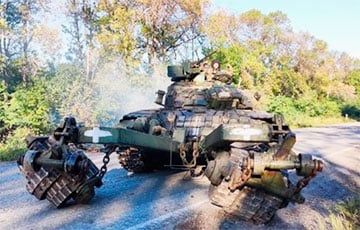 Танковый тральщик ВСУ протаранил московитский БМП