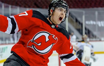 Егор Шарангович забросил свой первый хет-трик в матчах регулярного чемпионата НХЛ