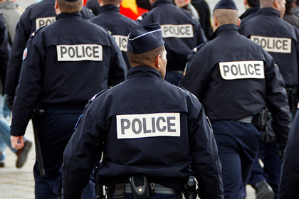 Два предполагаемых террориста задержаны под Парижем по наводке сантехника