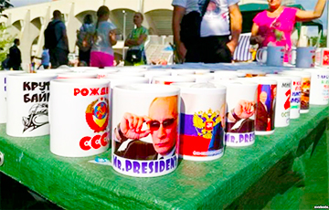Фотофакт: На фестивале в Минске продают сувениры с Путиным