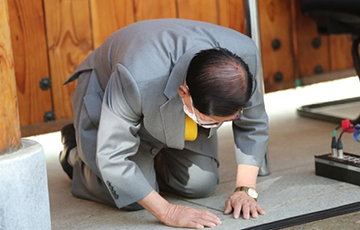 Лидер секты из Южной Кореи пал на колени, извиняясь за коронавирус