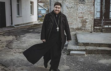 Белорусский священник-айтишник ведет проповеди в Instagram и открывает IT-класс