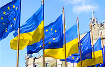 Макрона призвали ускорить вход Украины в ЕС