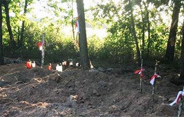На месте разрушенных лукашистами могил польских солдат поставили березовые кресты