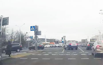 В Минске водитель Audi подрезал автомобиль, а это оказалась машина ГАИ
