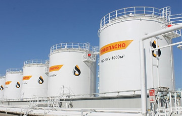 ВСУ поразили крупный НПЗ, судно и нефтебазу в РФ