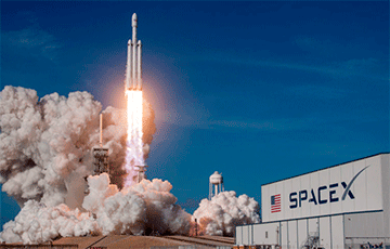 SpaceX запустила ракету с массивным коммерческим грузом