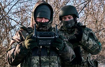 Украинские воины сбросили гранату с дрона прямо на голову оккупантов