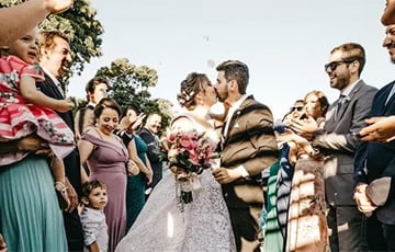 Правила этикета: какой цвет ни в коем случае нельзя надевать гостям на свадьбу
