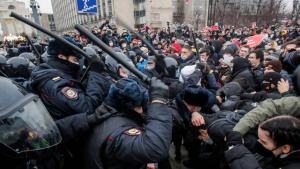 В России на акциях протеста задержано более 4 500 человек