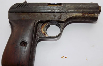 Беларус нашел у себя дома чешский пистолет столетней давности