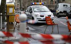 Нападение на полицейских на юге Парижа признано терактом