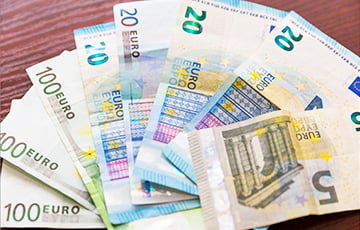 Евро подскочил до максимума более чем за год на торгах в Минске