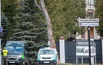 В Вильнюсе московитское посольство забросали коктейлями Молотова