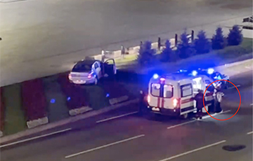 В Минске пьяный водитель, уходя от погони, застрял на площади Победы