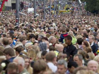 На улицы Осло вышло 150 тысяч человек